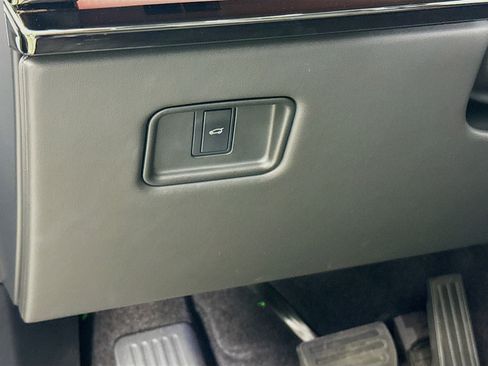 Used 2024 Land Rover Range Rover Sport SE image 10