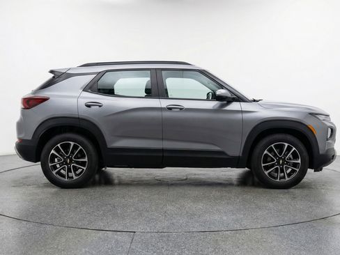 Used 2025 Chevrolet TrailBlazer LT image 11