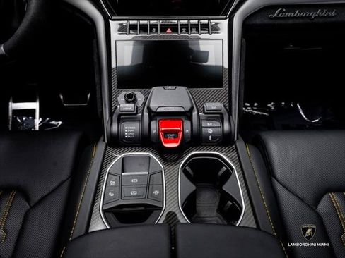 Used 2024 Lamborghini Urus Performante AWD/4WD image 39