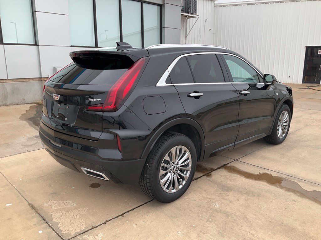 Used 2025 Cadillac XT4 Premium Luxury FWD image 40