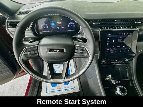 Used 2023 Jeep Grand Cherokee Altitude RWD image 13
