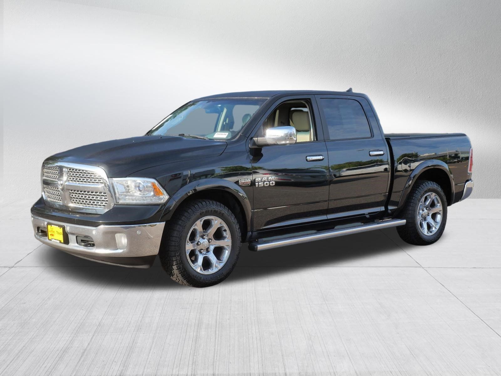 Used 2017 RAM 1500 Laramie w/ Convenience Group AWD/4WD image 3