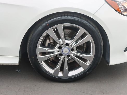 Used 2014 Mercedes-Benz E 350 4MATIC Sedan image 9