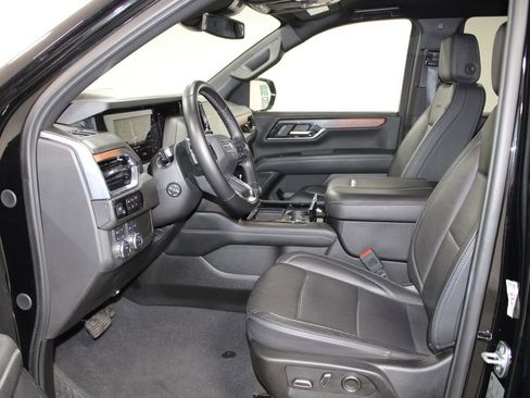 Used 2025 GMC Yukon Denali AWD/4WD image 19