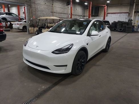 Used 2023 Tesla Model Y Long Range image 26