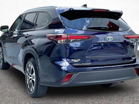 Used 2024 Toyota Highlander XLE image 4