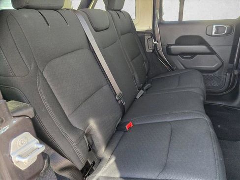 Used 2020 Jeep Wrangler Unlimited Sahara image 20