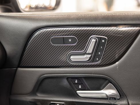 Used 2021 Mercedes-Benz GLB 250 4MATIC image 30