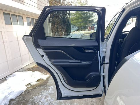 Used 2018 Jaguar F-PACE R-Sport image 16