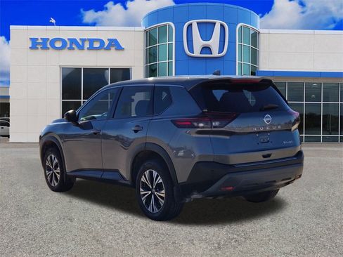 Used 2021 Nissan Rogue SV image 5