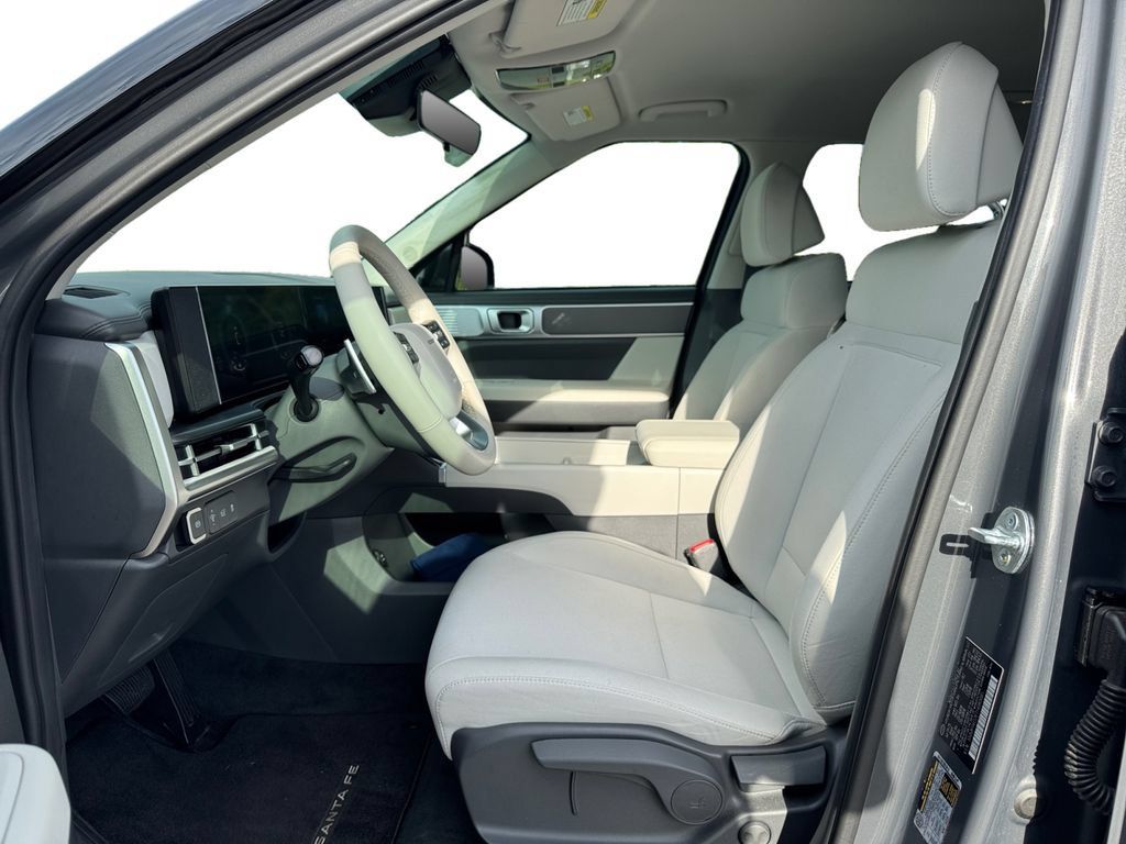 Used 2026 Hyundai Santa Fe SE FWD image 9