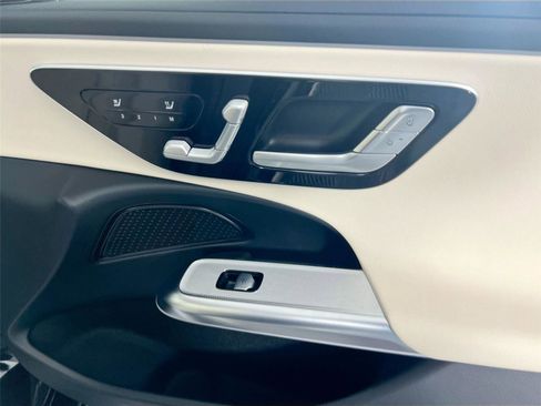 Used 2025 Mercedes-Benz E 350 4MATIC Sedan image 27