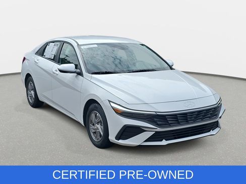 Certified 2025 Hyundai Elantra SE FWD image 3