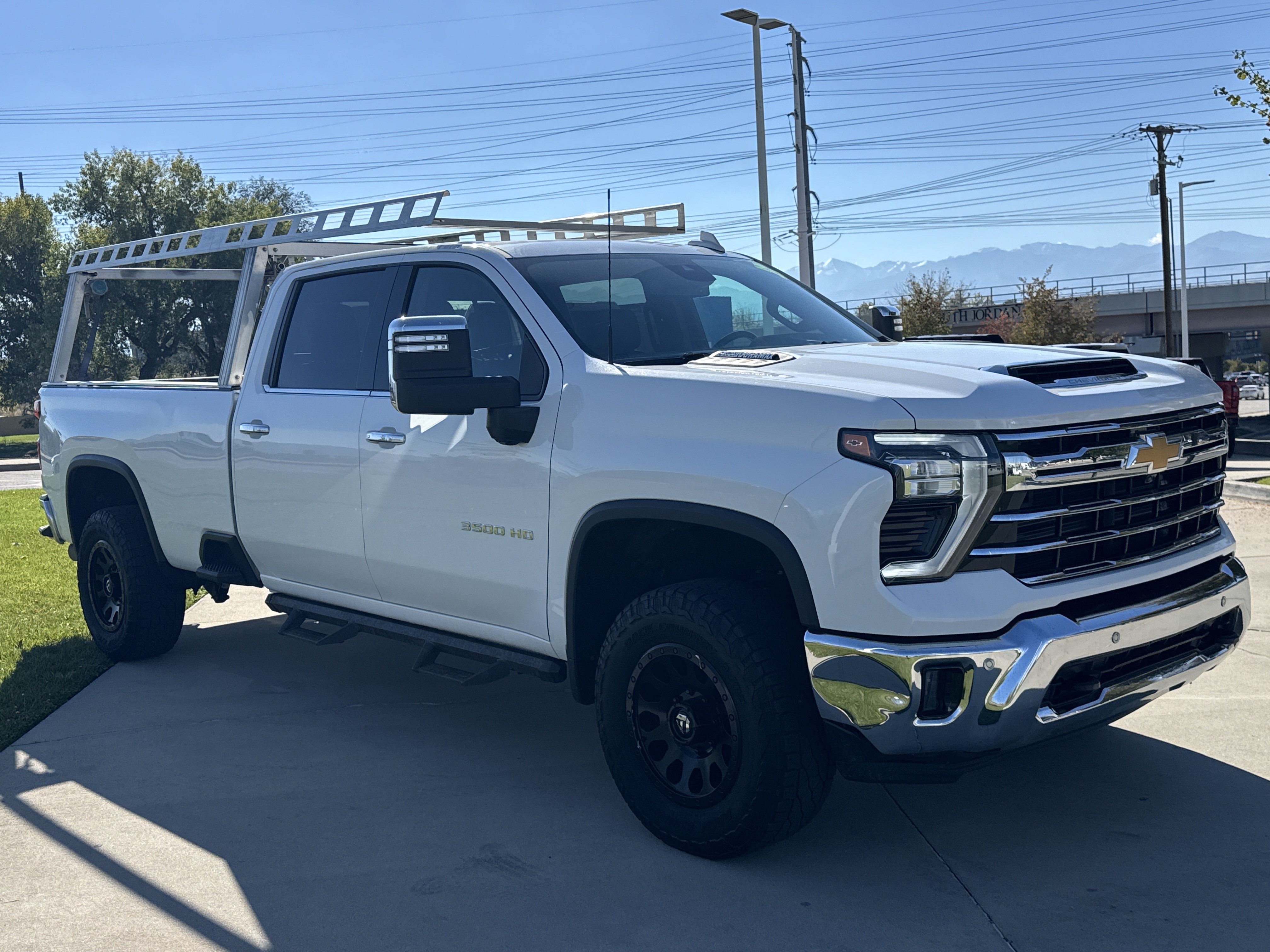 Used 2024 Chevrolet Silverado 3500 LTZ w/ LTZ Convenience Package AWD/4WD image 7