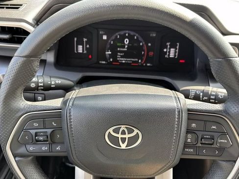 Used 2025 Toyota 4Runner SR5 AWD/4WD image 21