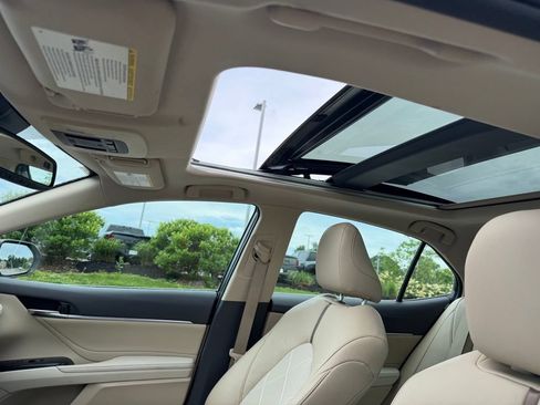 Used 2018 Toyota Camry XLE FWD image 8
