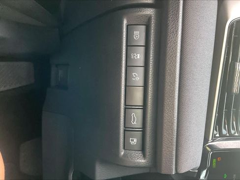 Used 2025 Toyota Camry LE FWD image 32