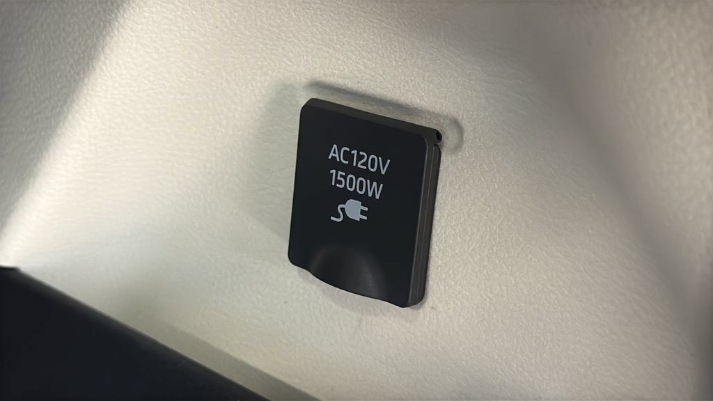 Used 2024 Toyota Sienna Limited AWD/4WD image 9