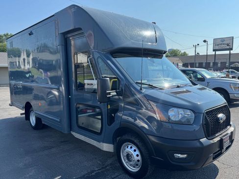 Used 2022 Ford Transit 350 DRW RWD image 4