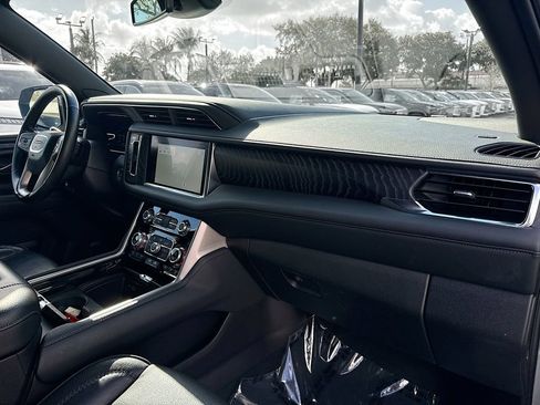 Used 2024 GMC Yukon XL Denali RWD image 32