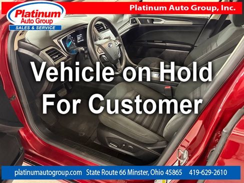 Used 2017 Ford Fusion SE w/ Fusion SE Technology Package FWD image 10