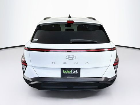 Used 2025 Hyundai Kona SEL FWD image 7