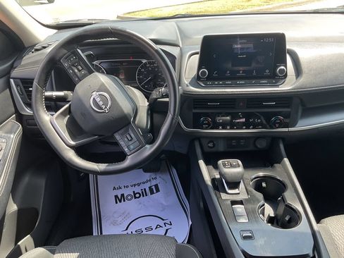 Used 2025 Nissan Rogue SV FWD image 14