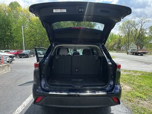 Used 2020 Toyota Highlander LE AWD/4WD image 37
