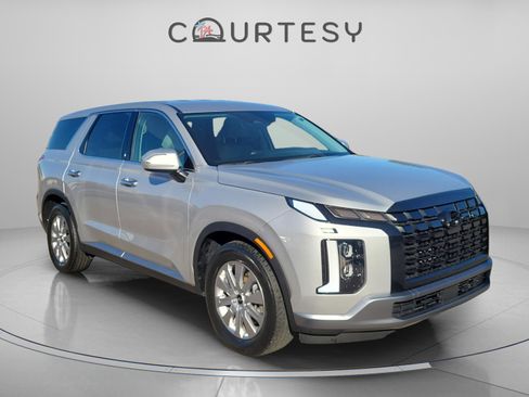 Certified 2023 Hyundai Palisade SE image 4