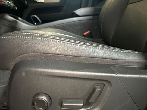 Used 2025 Volvo XC40 B5 Core image 11