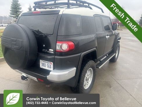 Used 2013 Toyota FJ Cruiser 4WD w/ Convenience Pkg image 3