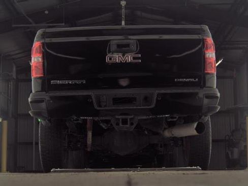 Used 2017 GMC Sierra 2500 Denali w/ Duramax Plus Package image 6