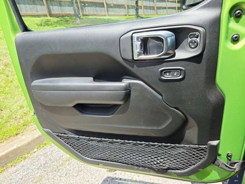 Used 2025 Jeep Wrangler Rubicon w/ Steel Bumper Group AWD/4WD image 19