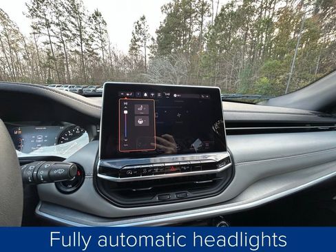 Used 2024 Jeep Compass Limited image 38