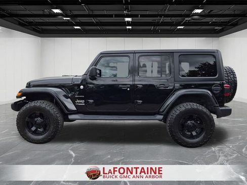 Used 2018 Jeep Wrangler Unlimited Sahara AWD/4WD image 2