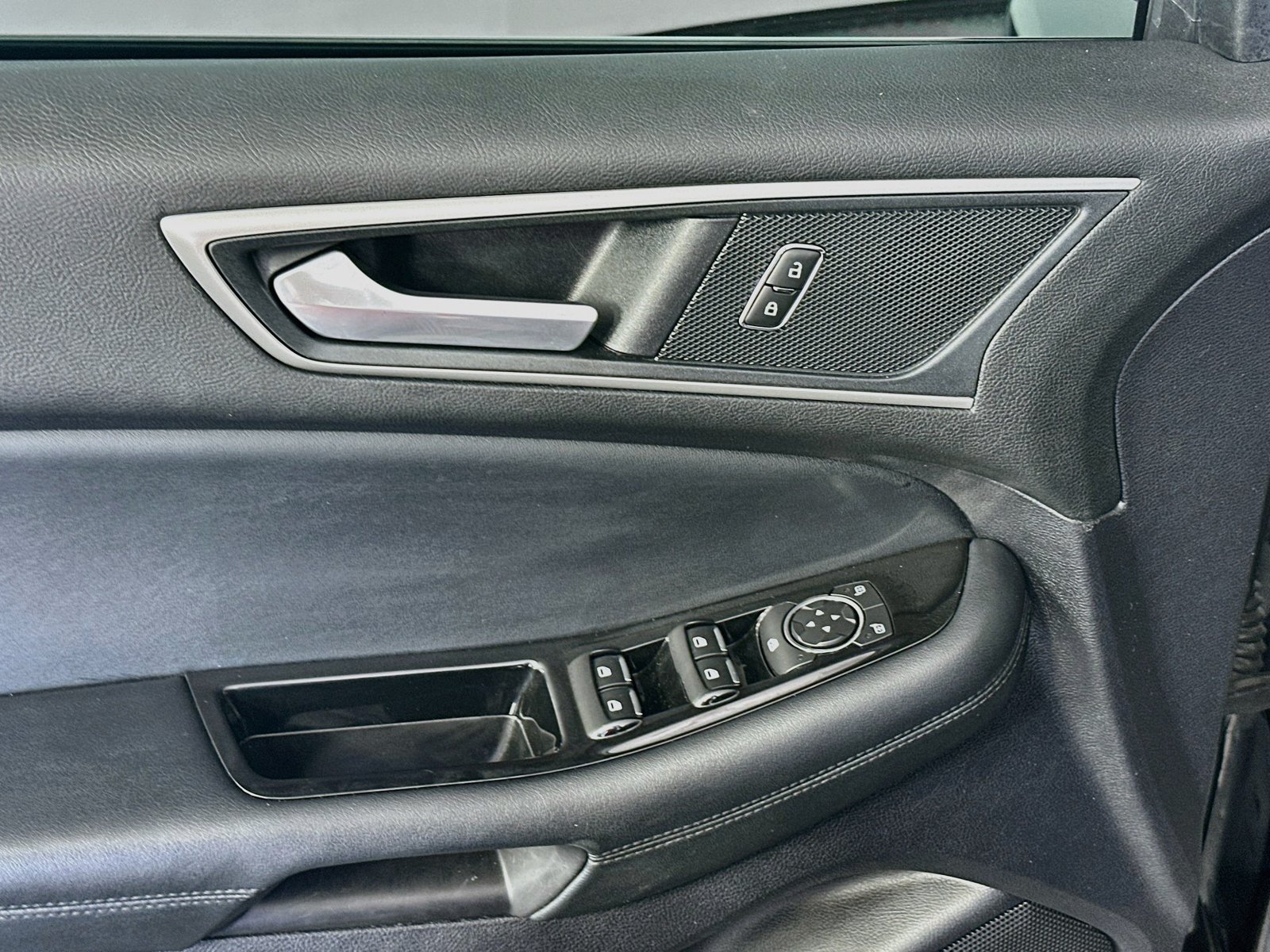 Used 2020 Ford Edge SEL FWD image 17