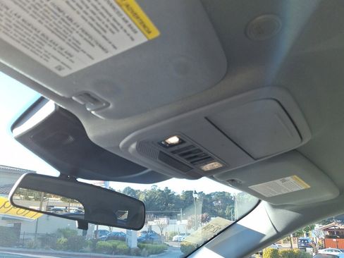 Used 2022 Ford Explorer XLT w/ Equipment Group 202A image 12