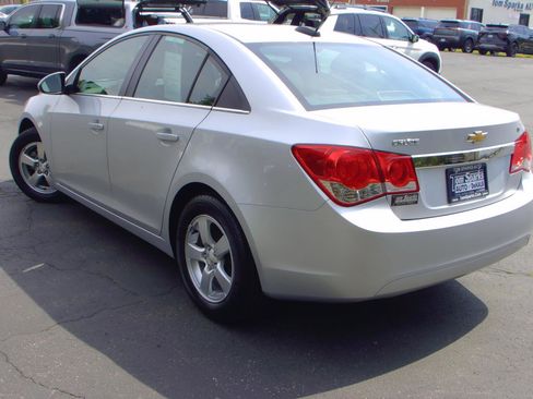 Used 2016 Chevrolet Cruze LT FWD image 4