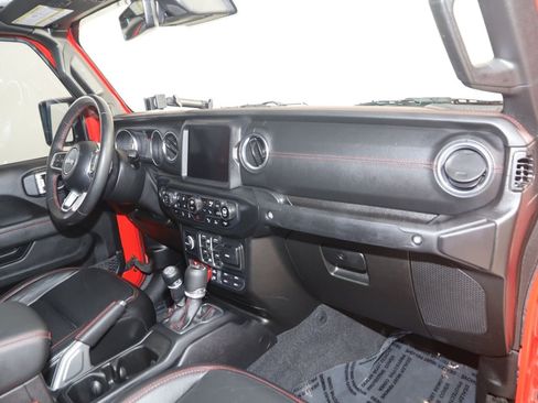 Used 2020 Jeep Gladiator Rubicon AWD/4WD image 39
