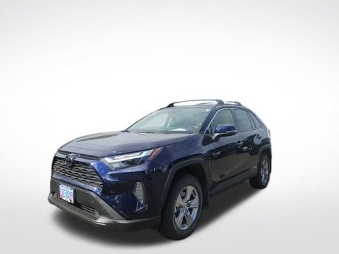 Used 2025 Toyota RAV4 XLE AWD/4WD image 4