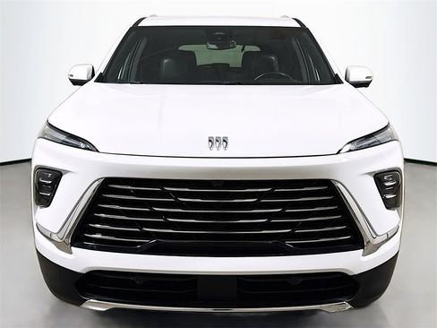 Certified 2025 Buick Enclave Preferred image 2