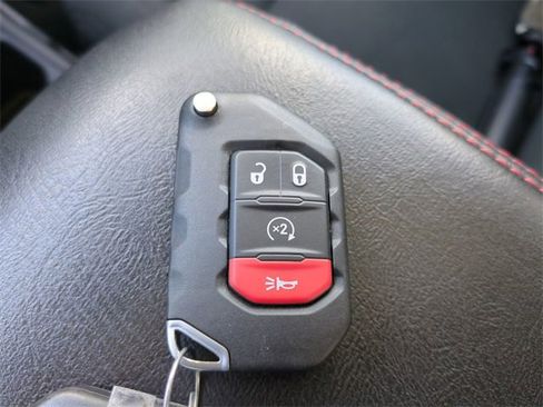 Used 2021 Jeep Gladiator Sport image 33