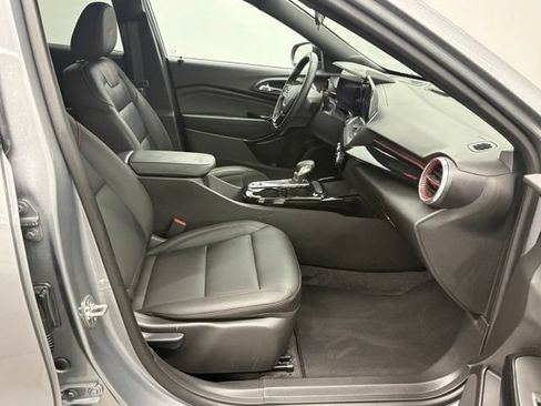 Used 2025 Chevrolet Trax RS w/ Driver Confidence Package FWD image 41