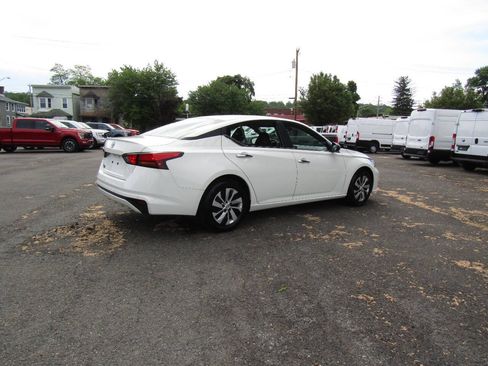 Used 2024 Nissan Altima 2.5 S FWD image 6