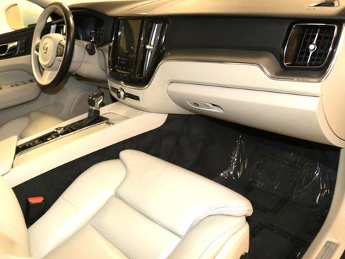 Used 2019 Volvo XC60 T5 Momentum w/ Premium Package image 77