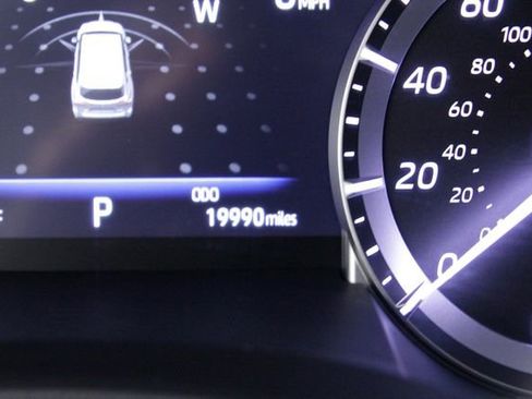 Used 2023 Toyota Highlander XLE image 29