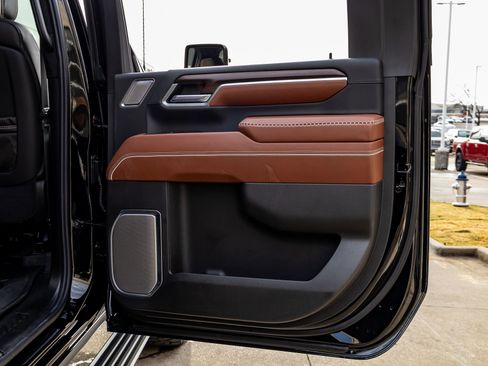 Used 2026 GMC Sierra 3500 Denali Ultimate w/ LPO, Black Badging Package image 39