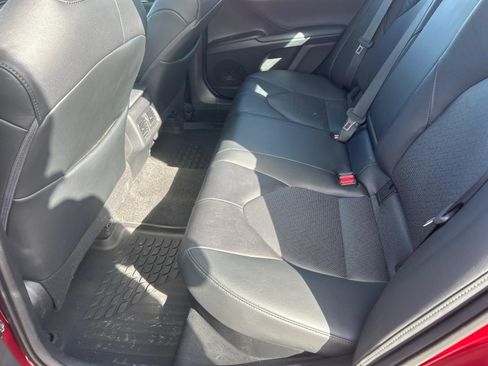 Used 2021 Toyota Camry XLE w/ Cold Weather Package image 9