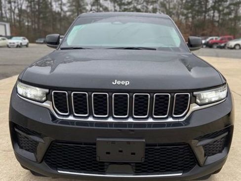 Used 2023 Jeep Grand Cherokee Laredo image 8