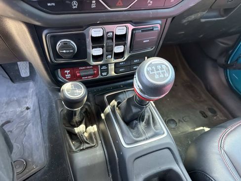 Used 2024 Jeep Wrangler Unlimited Rubicon AWD/4WD image 23